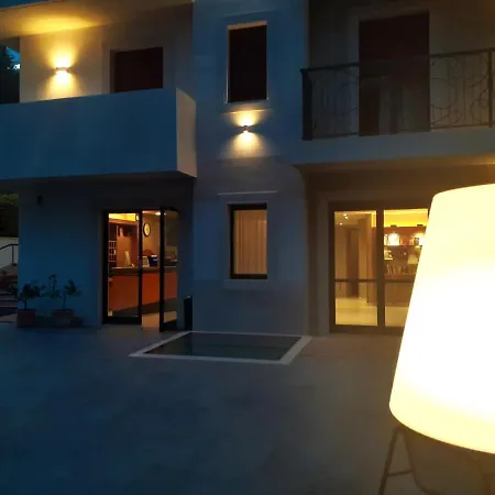 Colonne - Alihotels Hotel