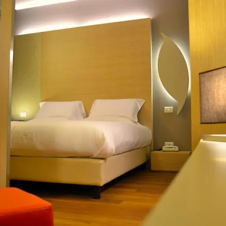 Colonne - Alihotels Hotel