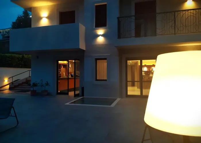 Colonne - Alihotels Hotel