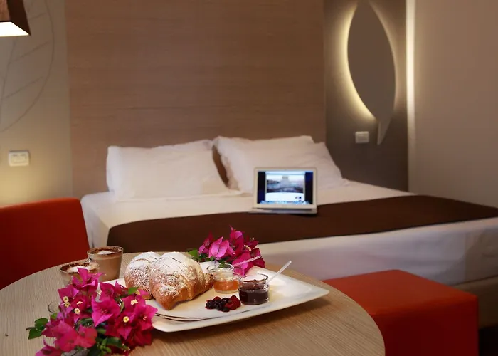 Colonne - Alihotels Hotel